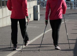 Nordic walking jest idealnym sportem dla każdej grupy wiekowej
