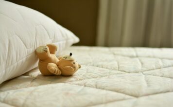 Co położyć na materac przeciwodleżynowy?