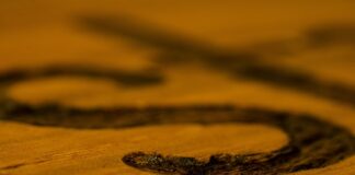 Czy bejca pokryje lakier?