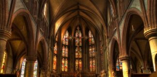 Co to jest ołtarz w kościele?